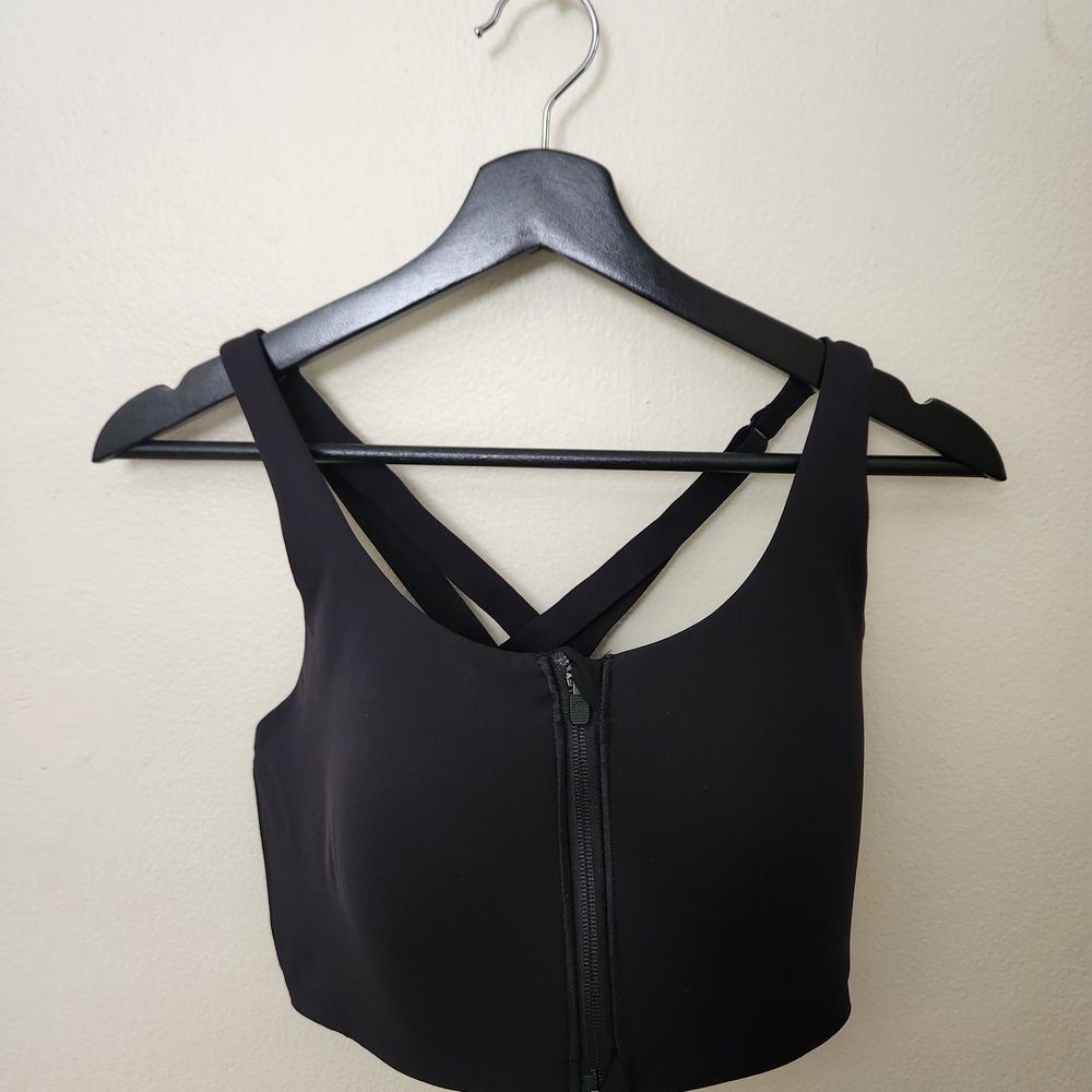 lululemon Energy Zip-Front Bra

High-Support 32G